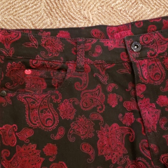 Sophia Vergara Red/Black Paisley Jeans - Picture 2 of 6